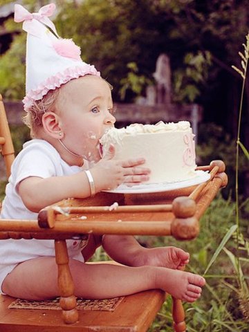7-Let-Her-Eat-Cake-477.jpg, 83 KB